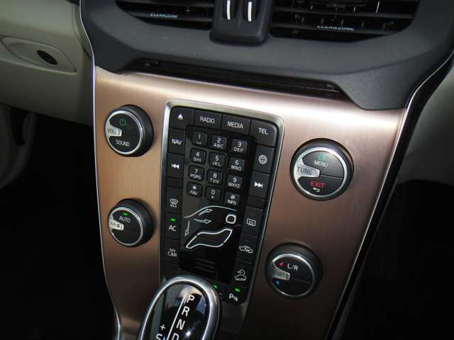 ボルボ Ｖ４０クロスカントリー Ｔ５ ＡＷＤ モメンタム ４ＷＤ H28年 (東北) 99