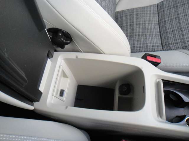 ボルボ Ｖ４０クロスカントリー Ｔ５ ＡＷＤ モメンタム ４ＷＤ H28年 (東北) 99