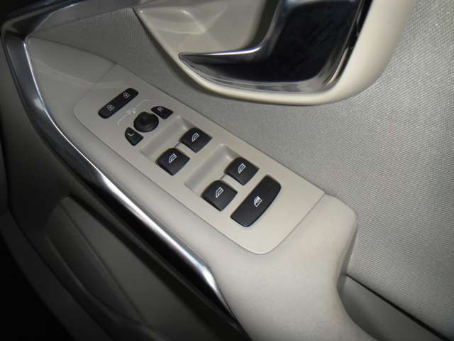 ボルボ Ｖ４０クロスカントリー Ｔ５ ＡＷＤ モメンタム ４ＷＤ H28年 (東北) 99