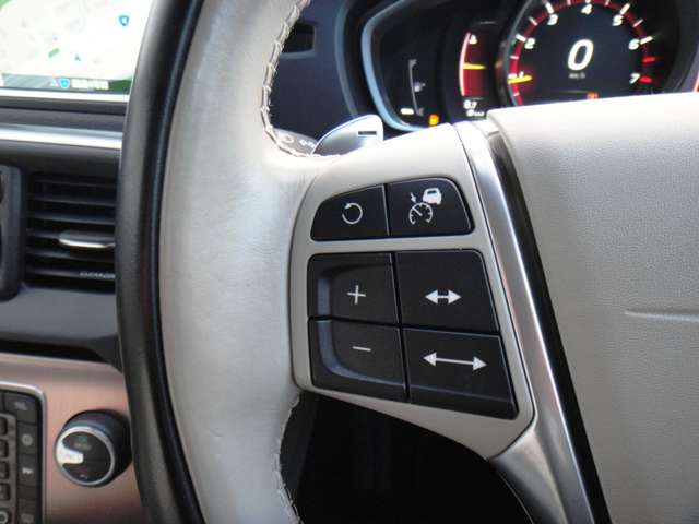 ボルボ Ｖ４０クロスカントリー Ｔ５ ＡＷＤ モメンタム ４ＷＤ H28年 (東北) 99