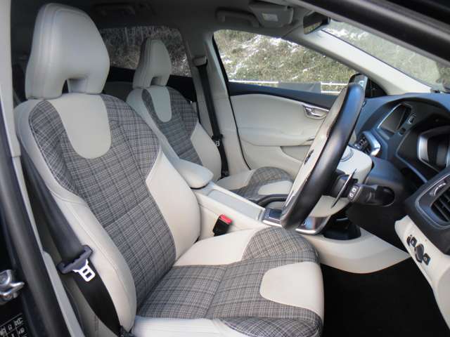 ボルボ Ｖ４０クロスカントリー Ｔ５ ＡＷＤ モメンタム ４ＷＤ H28年 (東北) 99