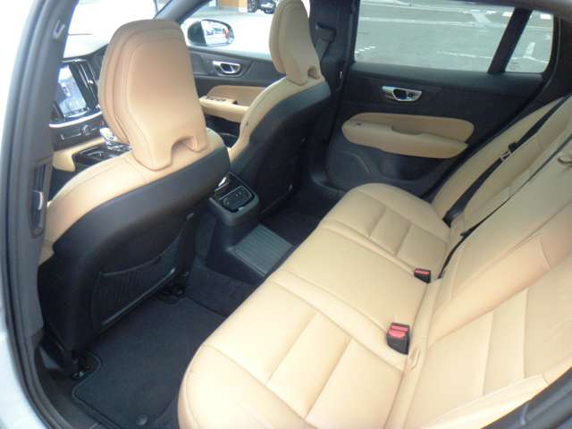 ボルボ Ｖ６０ リチャージ アルティメット Ｔ６ ＡＷＤ プラグイン ハイブリッド ４ＷＤ R5年 (東北) 99