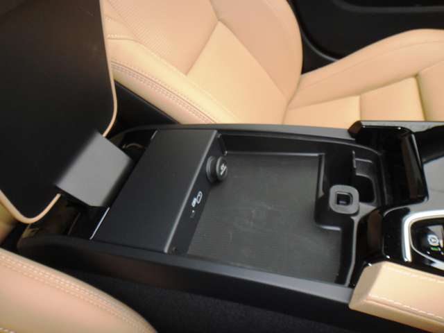 ボルボ Ｖ６０ リチャージ アルティメット Ｔ６ ＡＷＤ プラグイン ハイブリッド ４ＷＤ R5年 (東北) 99