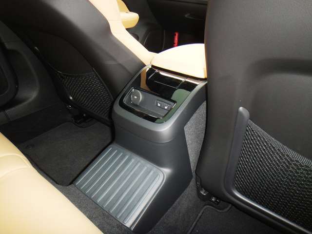 ボルボ Ｖ６０ リチャージ アルティメット Ｔ６ ＡＷＤ プラグイン ハイブリッド ４ＷＤ R5年 (東北) 99