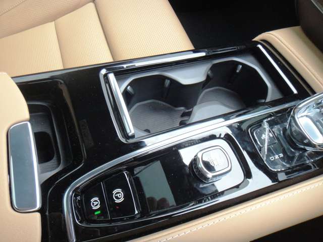 ボルボ Ｖ６０ リチャージ アルティメット Ｔ６ ＡＷＤ プラグイン ハイブリッド ４ＷＤ R5年 (東北) 99