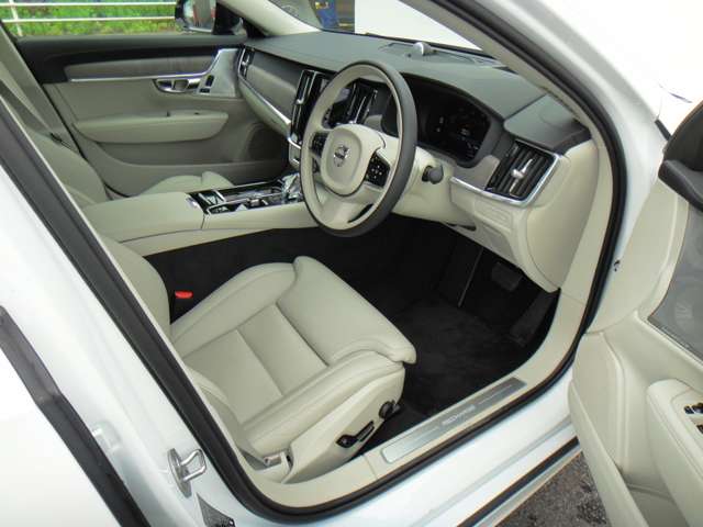 ボルボ Ｓ９０ リチャージ アルティメット Ｔ８ ＡＷＤ プラグイン ハイブリッド ４ＷＤ R5年 (東北) 99