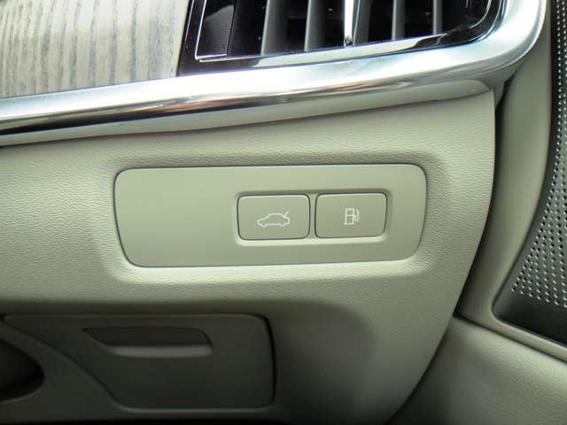 ボルボ Ｓ９０ リチャージ アルティメット Ｔ８ ＡＷＤ プラグイン ハイブリッド ４ＷＤ R5年 (東北) 99