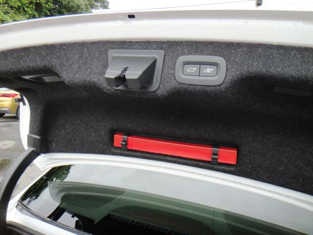 ボルボ Ｓ９０ リチャージ アルティメット Ｔ８ ＡＷＤ プラグイン ハイブリッド ４ＷＤ R5年 (東北) 99