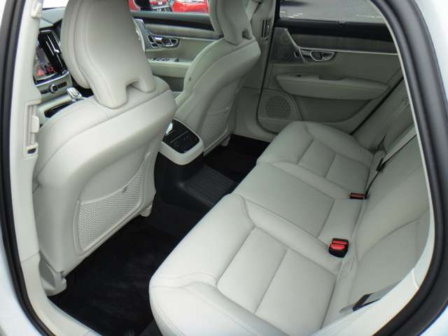 ボルボ Ｓ９０ リチャージ アルティメット Ｔ８ ＡＷＤ プラグイン ハイブリッド ４ＷＤ R5年 (東北) 99