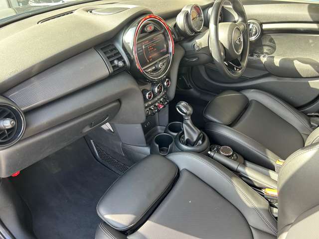 ミニ ミニ クーパーＤ ５ドア サザーク H30年 (東北) 99