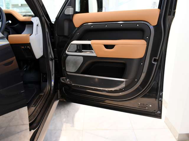 ランドローバー ディフェンダー １３０ ローンチ エディション ディーゼルターボ ４ＷＤ R5年 (関東) 99