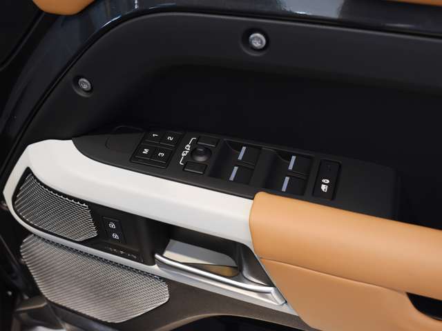 ランドローバー ディフェンダー １３０ ローンチ エディション ディーゼルターボ ４ＷＤ R5年 (関東) 99