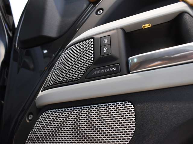 ランドローバー ディフェンダー １３０ ローンチ エディション ディーゼルターボ ４ＷＤ R5年 (関東) 99