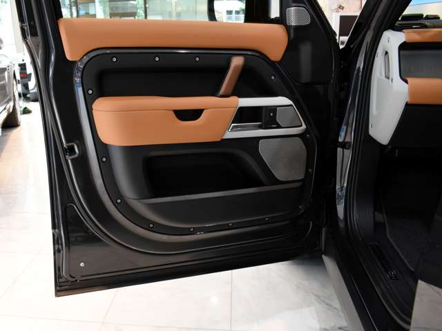 ランドローバー ディフェンダー １３０ ローンチ エディション ディーゼルターボ ４ＷＤ R5年 (関東) 99