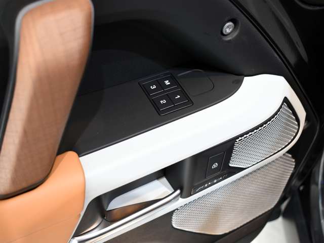 ランドローバー ディフェンダー １３０ ローンチ エディション ディーゼルターボ ４ＷＤ R5年 (関東) 99