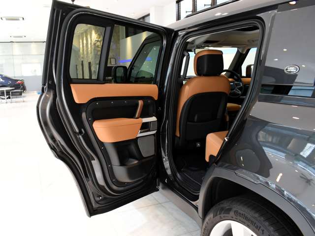 ランドローバー ディフェンダー １３０ ローンチ エディション ディーゼルターボ ４ＷＤ R5年 (関東) 99