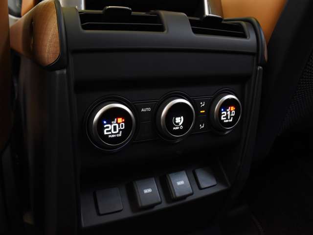 ランドローバー ディフェンダー １３０ ローンチ エディション ディーゼルターボ ４ＷＤ R5年 (関東) 99