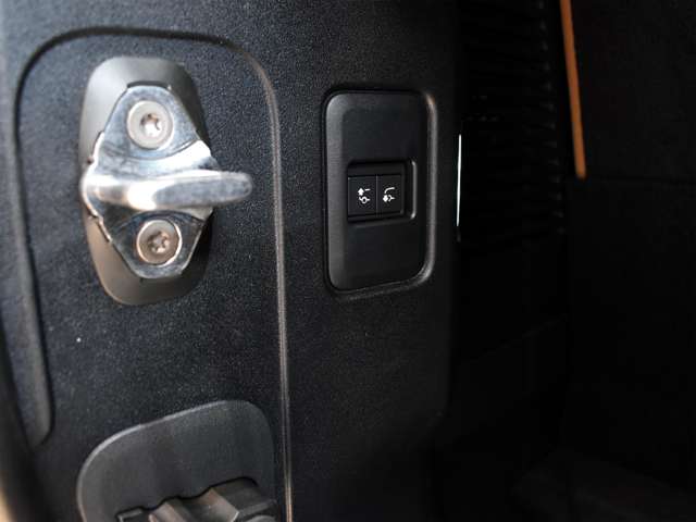 ランドローバー ディフェンダー １３０ ローンチ エディション ディーゼルターボ ４ＷＤ R5年 (関東) 99