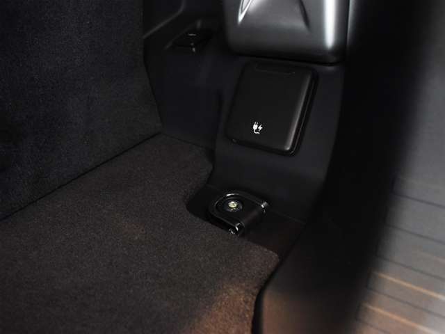 ランドローバー ディフェンダー １３０ ローンチ エディション ディーゼルターボ ４ＷＤ R5年 (関東) 99