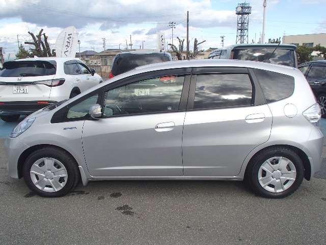 ホンダ フィット　ハイブリッド １．３ スマートセレクション ファインスタイル H25年 (東北) 99