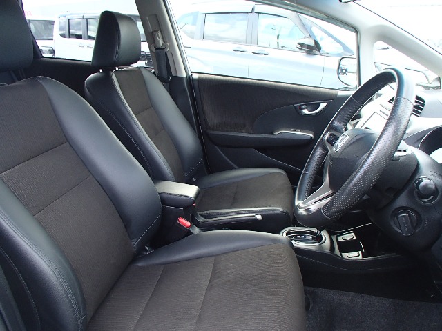 ホンダ フィット　ハイブリッド １．３ スマートセレクション ファインスタイル H25年 (東北) 99