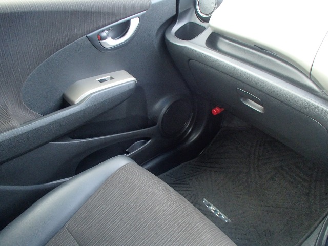 ホンダ フィット　ハイブリッド １．３ スマートセレクション ファインスタイル H25年 (東北) 99