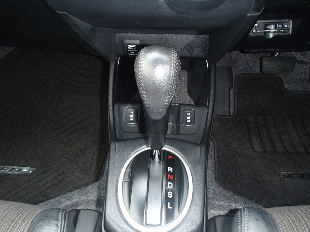 ホンダ フィット　ハイブリッド １．３ スマートセレクション ファインスタイル H25年 (東北) 99