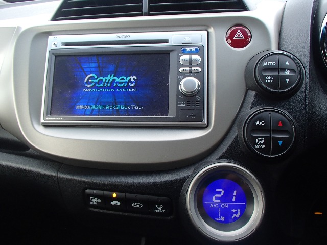 ホンダ フィット　ハイブリッド １．３ スマートセレクション ファインスタイル H25年 (東北) 99