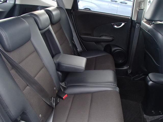 ホンダ フィット　ハイブリッド １．３ スマートセレクション ファインスタイル H25年 (東北) 99