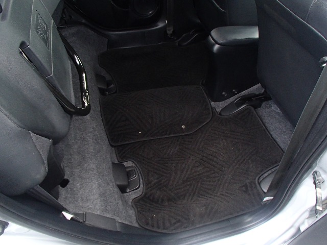 ホンダ フィット　ハイブリッド １．３ スマートセレクション ファインスタイル H25年 (東北) 99