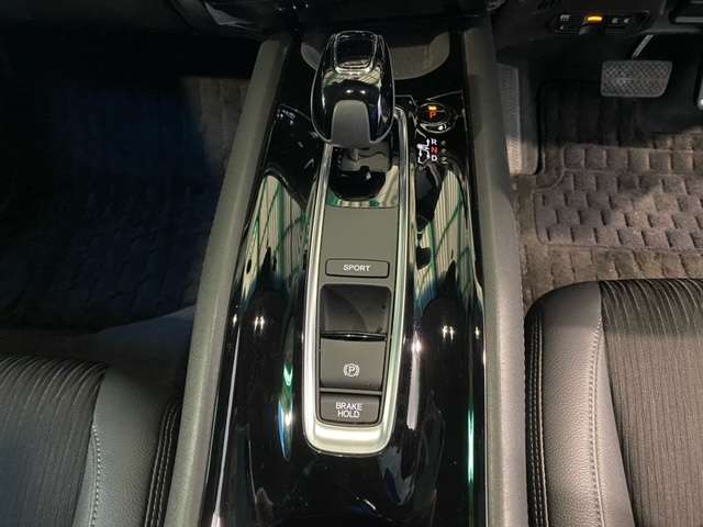 ホンダ ヴェゼル １．５ ハイブリッド Ｚ ホンダセンシング ４ＷＤ H30年 (北海道) 99