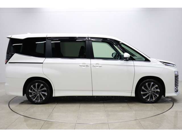 トヨタ ヴォクシー １．８ ハイブリッド Ｓ－Ｚ R5年 (東海) 99