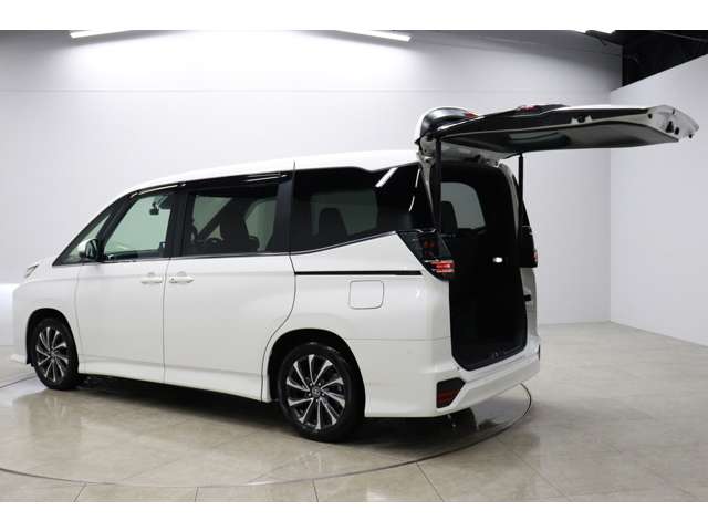 トヨタ ヴォクシー １．８ ハイブリッド Ｓ－Ｚ R5年 (東海) 99