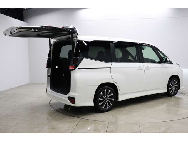 トヨタ ヴォクシー １．８ ハイブリッド Ｓ－Ｚ R5年 (東海) 99