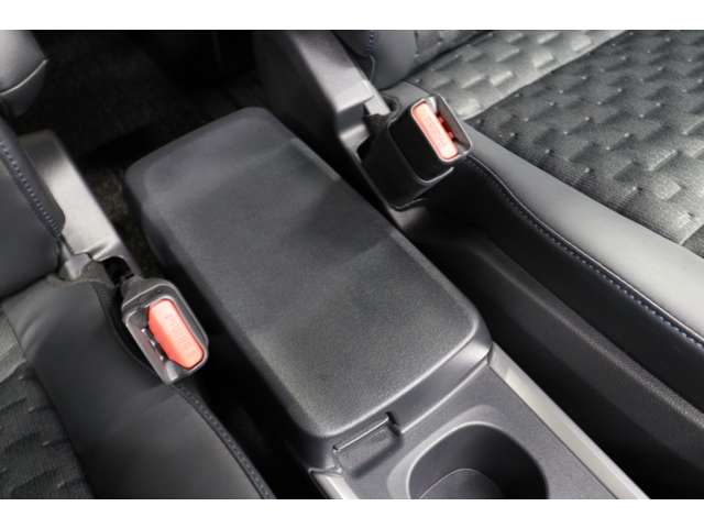 トヨタ ヴォクシー １．８ ハイブリッド Ｓ－Ｚ R5年 (東海) 99