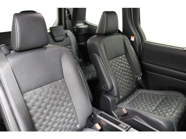 トヨタ ヴォクシー １．８ ハイブリッド Ｓ－Ｚ R5年 (東海) 99