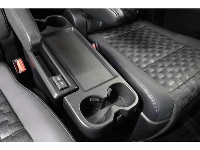 トヨタ ヴォクシー １．８ ハイブリッド Ｓ－Ｚ R5年 (東海) 99