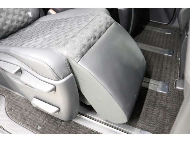 トヨタ ヴォクシー １．８ ハイブリッド Ｓ－Ｚ R5年 (東海) 99