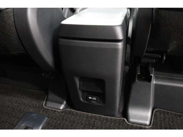 トヨタ ヴォクシー １．８ ハイブリッド Ｓ－Ｚ R5年 (東海) 99