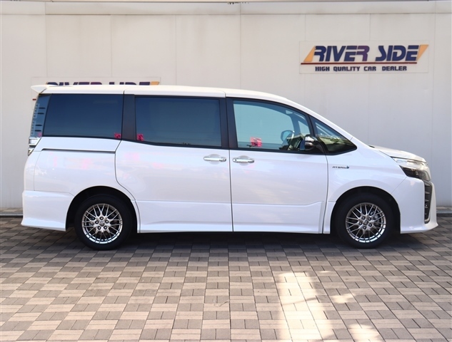 トヨタ ヴォクシー １．８ ハイブリッド ＺＳ 煌ＩＩ R1年 (関東) 99