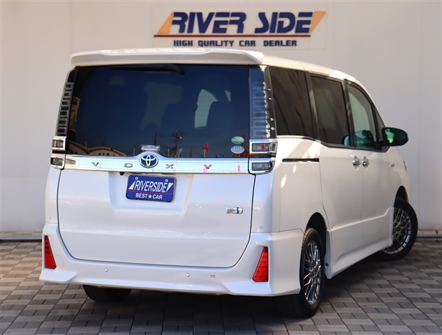 トヨタ ヴォクシー １．８ ハイブリッド ＺＳ 煌ＩＩ R1年 (関東) 99