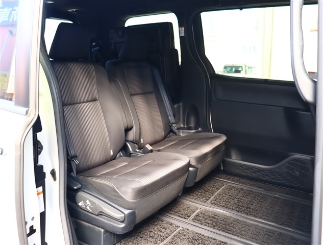 トヨタ ヴォクシー １．８ ハイブリッド ＺＳ 煌ＩＩ R1年 (関東) 99