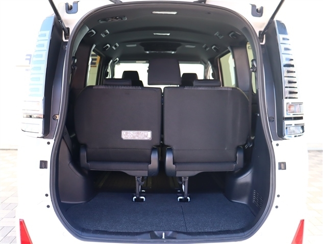 トヨタ ヴォクシー １．８ ハイブリッド ＺＳ 煌ＩＩ R1年 (関東) 99