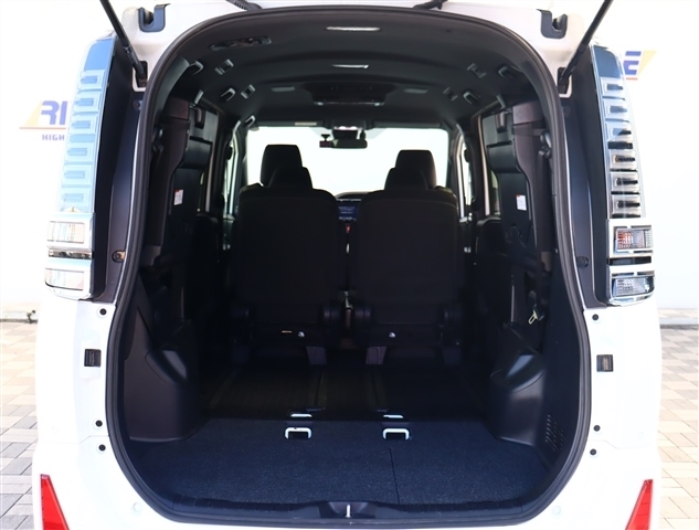 トヨタ ヴォクシー １．８ ハイブリッド ＺＳ 煌ＩＩ R1年 (関東) 99