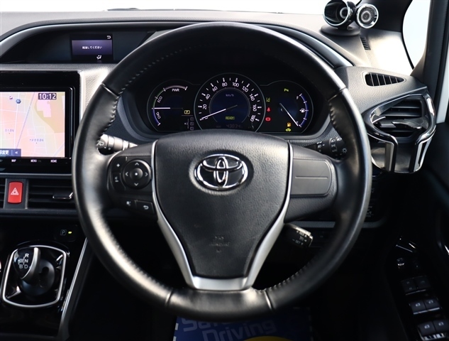 トヨタ ヴォクシー １．８ ハイブリッド ＺＳ 煌ＩＩ R1年 (関東) 99