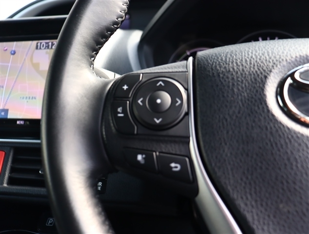 トヨタ ヴォクシー １．８ ハイブリッド ＺＳ 煌ＩＩ R1年 (関東) 99