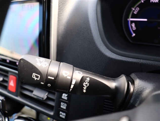 トヨタ ヴォクシー １．８ ハイブリッド ＺＳ 煌ＩＩ R1年 (関東) 99