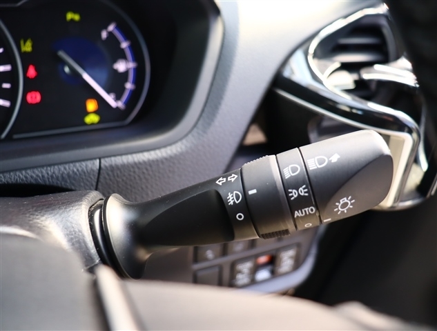 トヨタ ヴォクシー １．８ ハイブリッド ＺＳ 煌ＩＩ R1年 (関東) 99