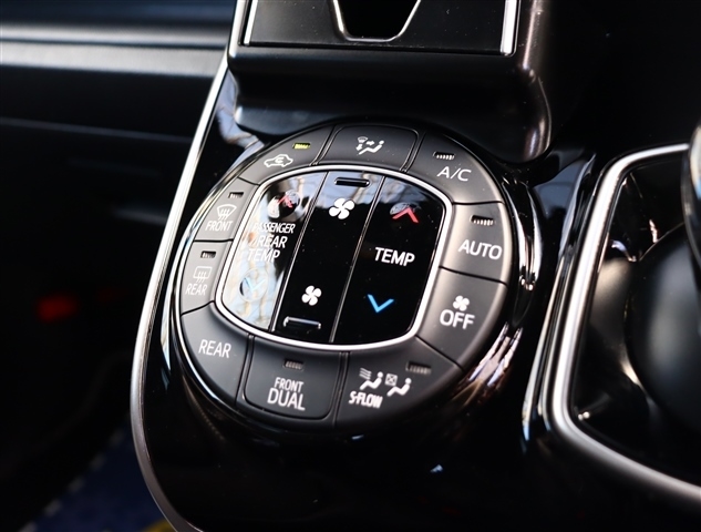 トヨタ ヴォクシー １．８ ハイブリッド ＺＳ 煌ＩＩ R1年 (関東) 99