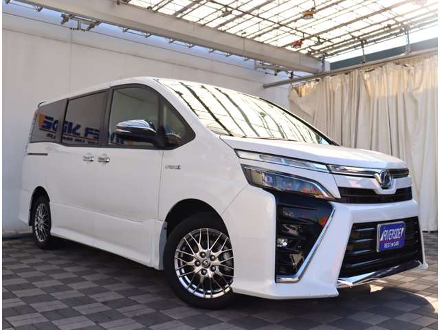 トヨタ ヴォクシー １．８ ハイブリッド ＺＳ 煌ＩＩ R1年 (関東) 99